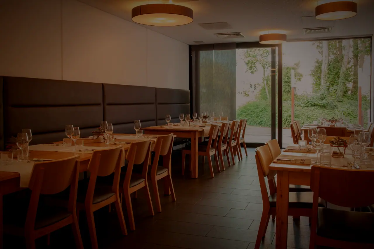 Eingedeckter Veranstaltungsbereich im Angus Club